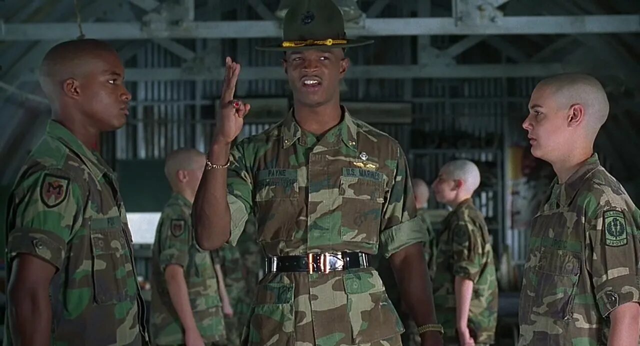 You re in the army. Майор Пэйн 1995, комедии. Фильм армия майор Пейн. Майор Пейн сержант. Майор Пейн солдаты.