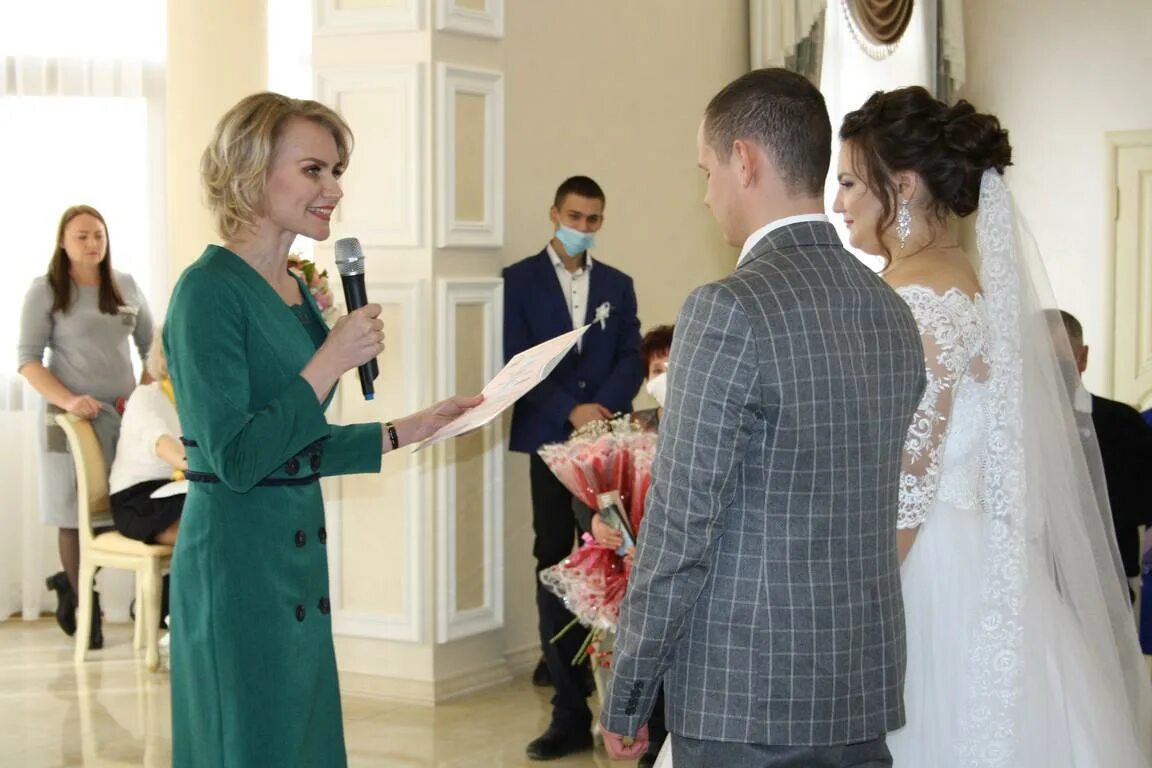 Работник загса. Работник загса. Работник загса. Работник загса. Работница загса.