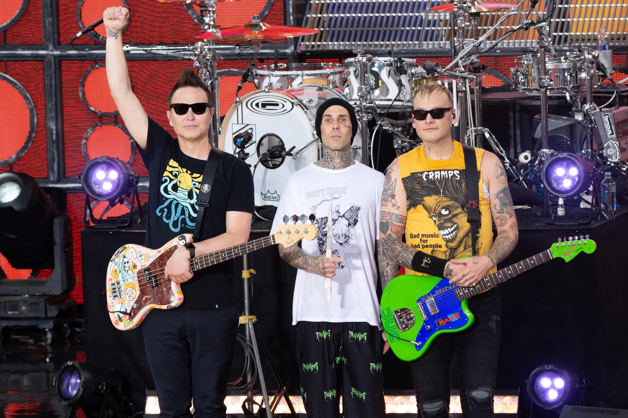 Blink 182 сейчас. Blink 182 фото. Солист группы блинк 182. Blink 182 фото. Группа блинк 182.