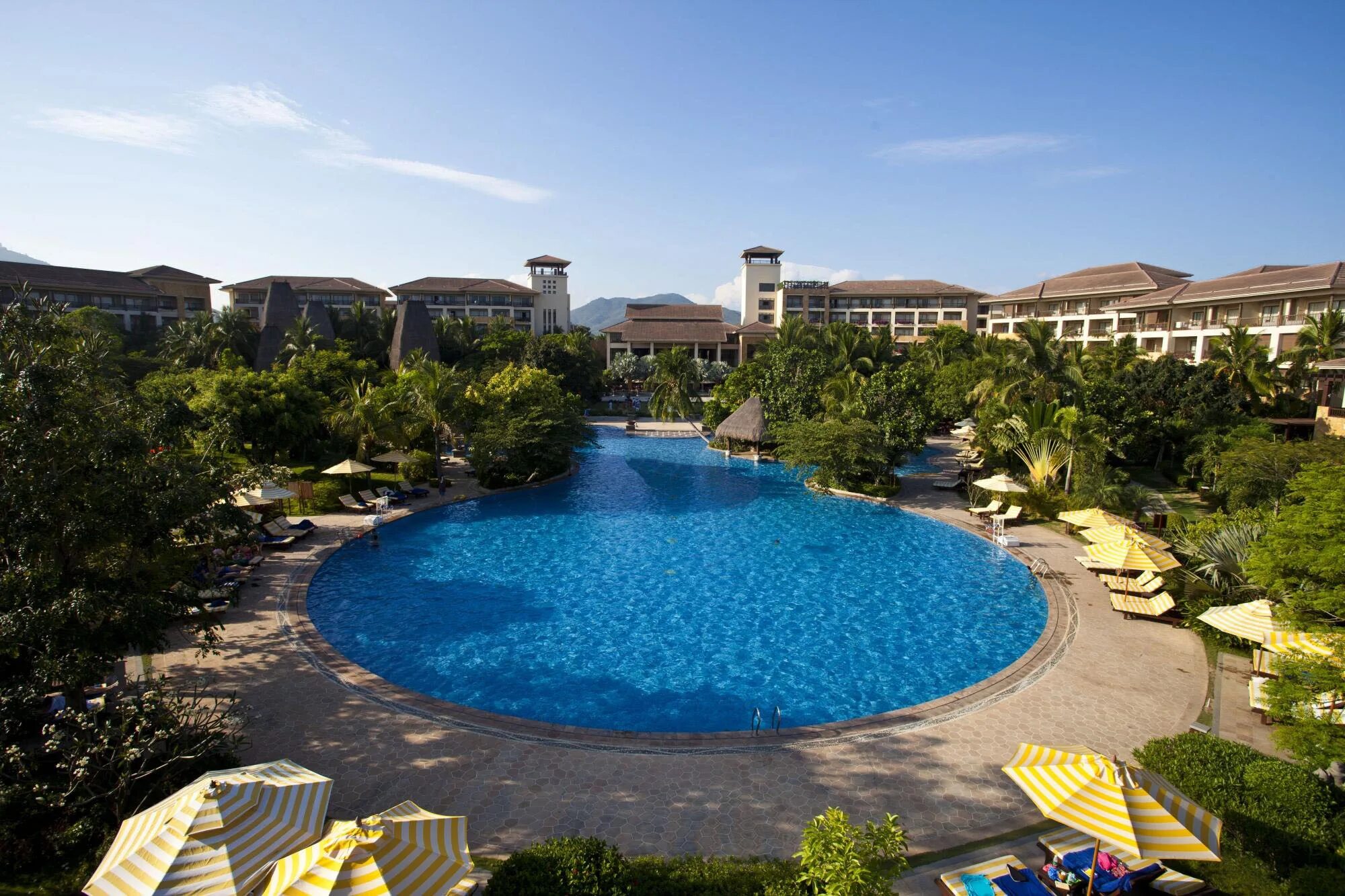 Wanda realm resort sanya. Narada resort sanya. хайнань отели 5 звезд. hnti·narada sanya bay resort. sanya conifer resort 5 фото.