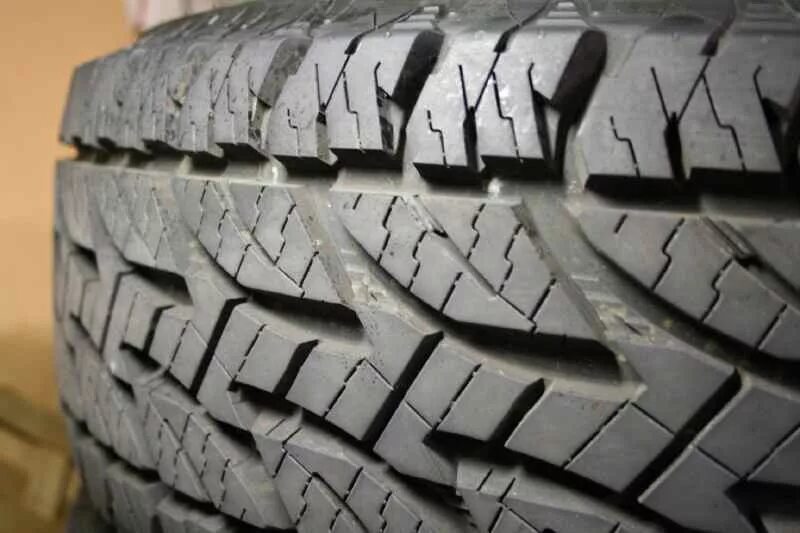 265 70 б у. Bridgestone Dueler a/t 001. 265 70 R16 АТ. Бриджстоун Дуэлер АТ 225/65/17. Бриджстоун 265 70 r16 всесезонная.