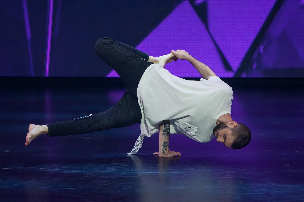 Демьян танцы на тнт. Танцы кастинг. Татьяна кириллова танцы тнт. Шоу проект танцы на тнт. Шоу танцы танцор.