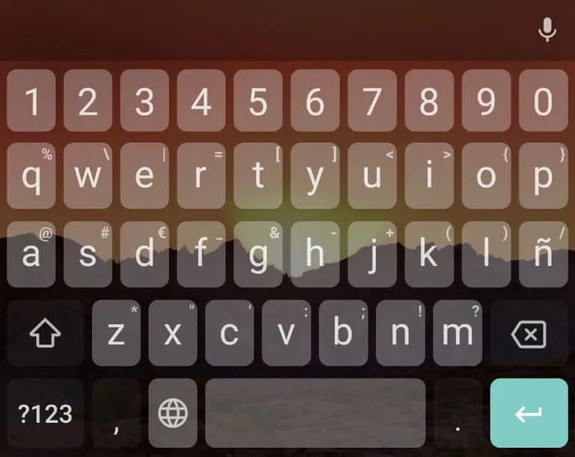 Голосовой букв. Google Keyboard цифры. Строка над клавиатурой. Как поставить обои на клавиатуру на андроид. Раскладка кверти на телефоне.