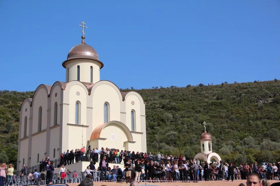 Храм святителя Луки в Алуште. Храм святителя Луки Войно-Ясенецкого. Храм святителя Луки в Салониках. Святого луки крым