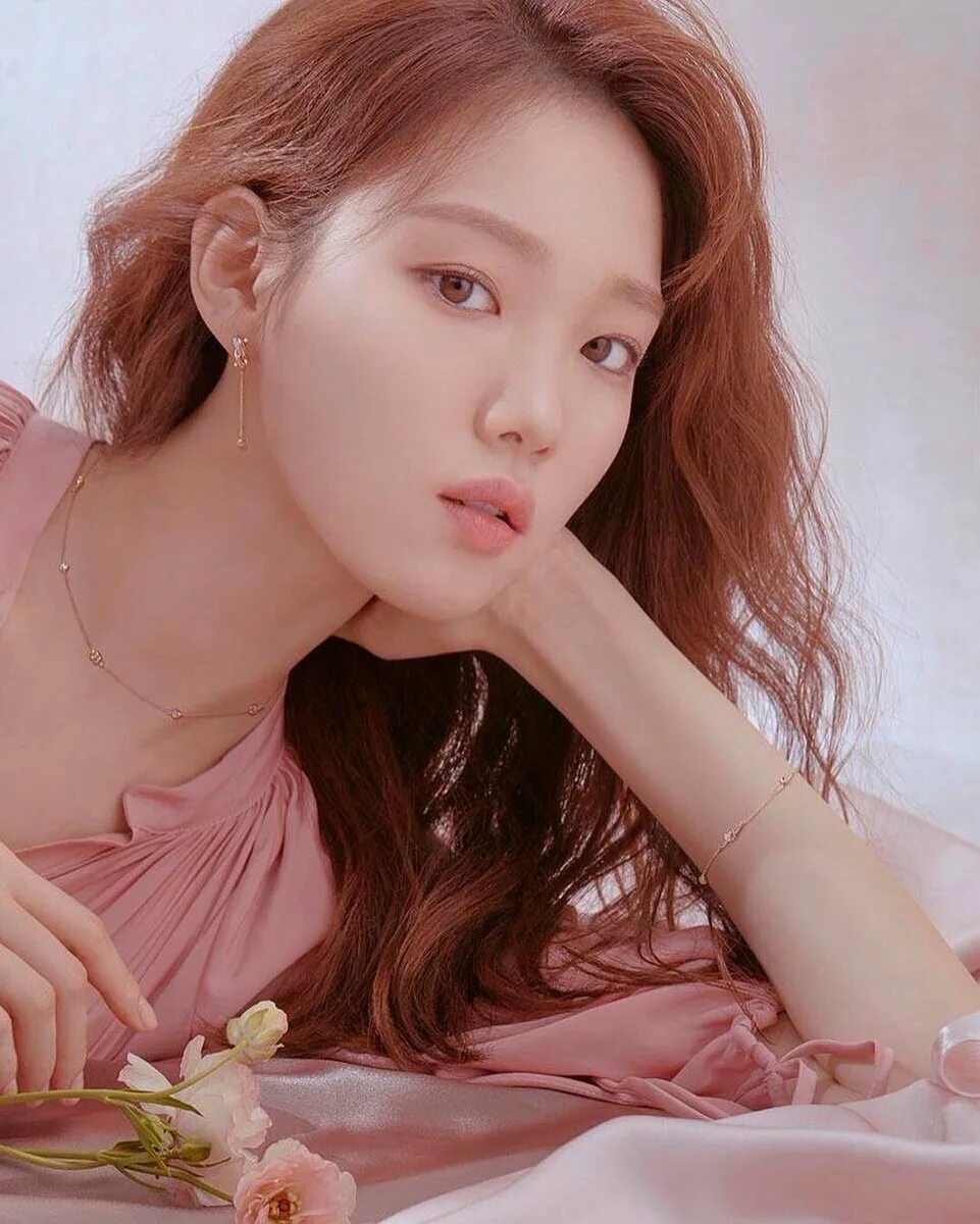 Lee sung-kyung. Lee sung-kyung. Ли сон-гён актриса. Ли сон ген. Айдолы кореи.