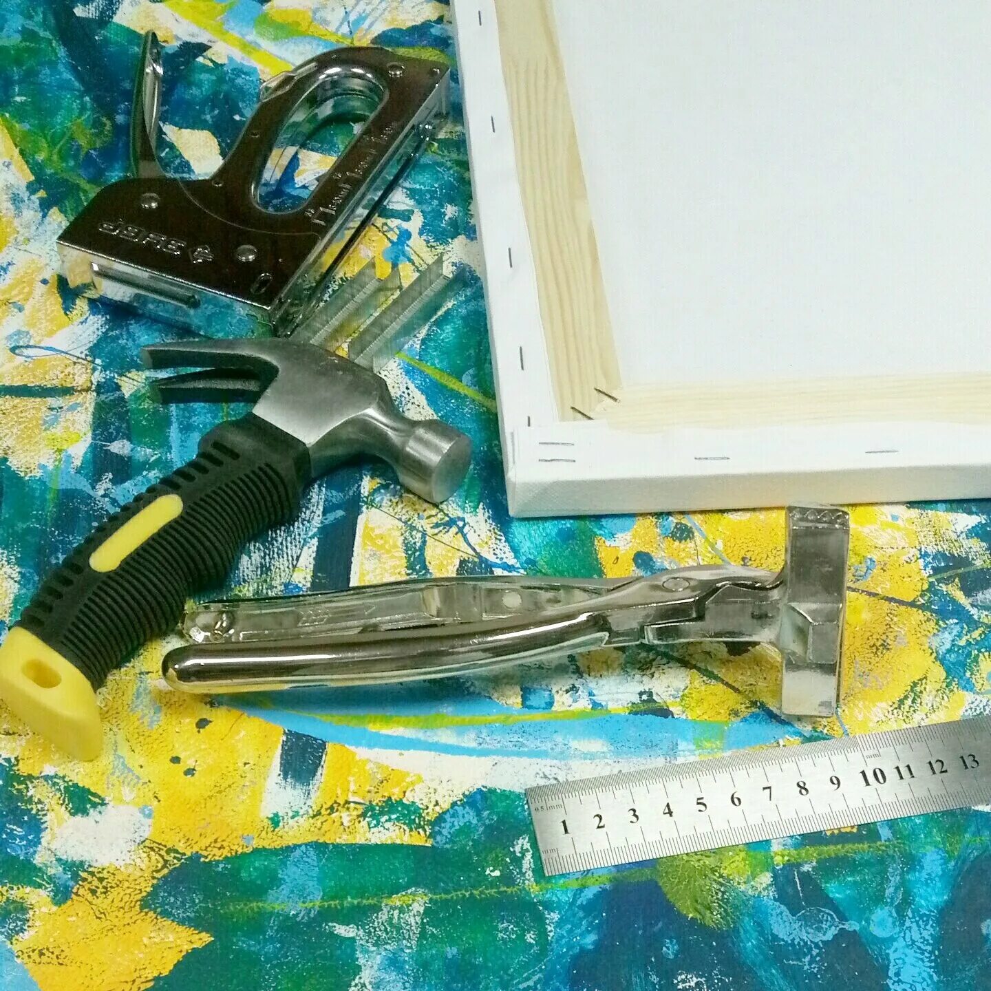 натяжка. натяжитель для картин. рамка для холста на подрамнике. галерейная натяжка холста. натяжка холста.