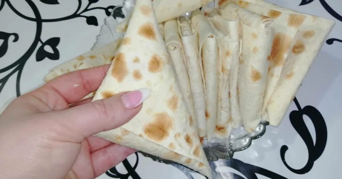 Как сделать конверт из лаваша. Сложить конвертик из лаваша. конверт из лаваша пошагово. конвертики из лаваша пошагово. сворачивать конвертики из лаваша.