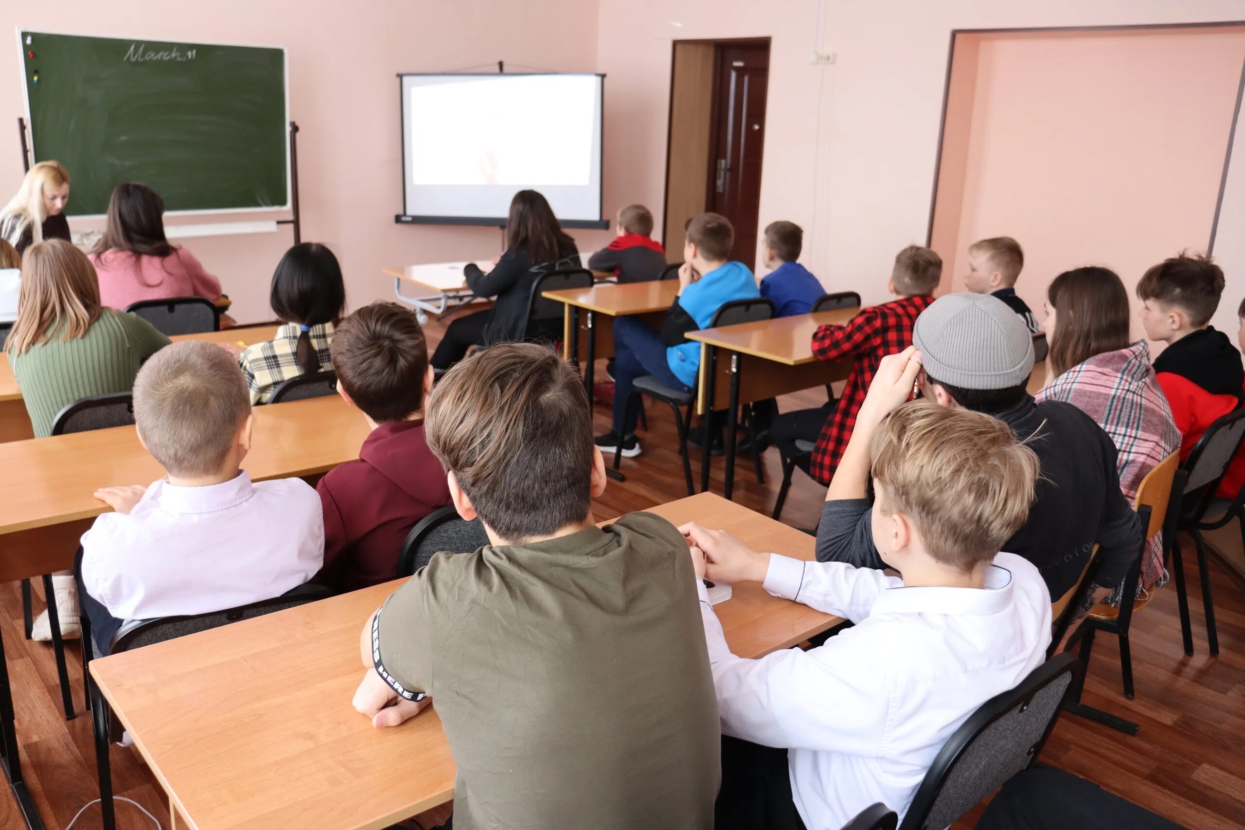 Урок беседа в школе. Беседа со школьниками. Диалог школьников. Беседа со старшеклассниками. Беседа со школьным психологом.