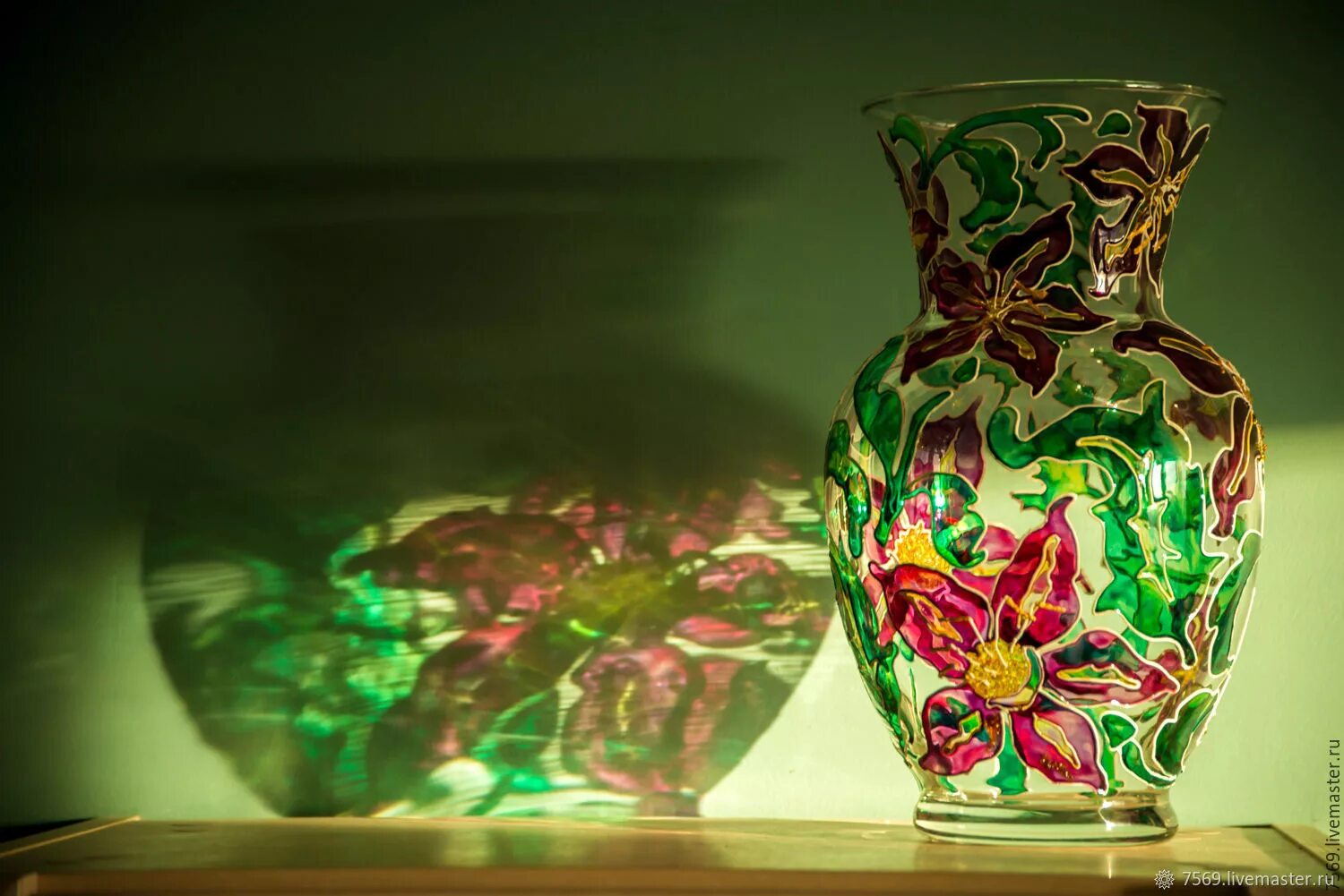 Цветной ваза. Витражные вазы. Расписные стеклянные вазы. Витраж вазы. Расписная ваза.