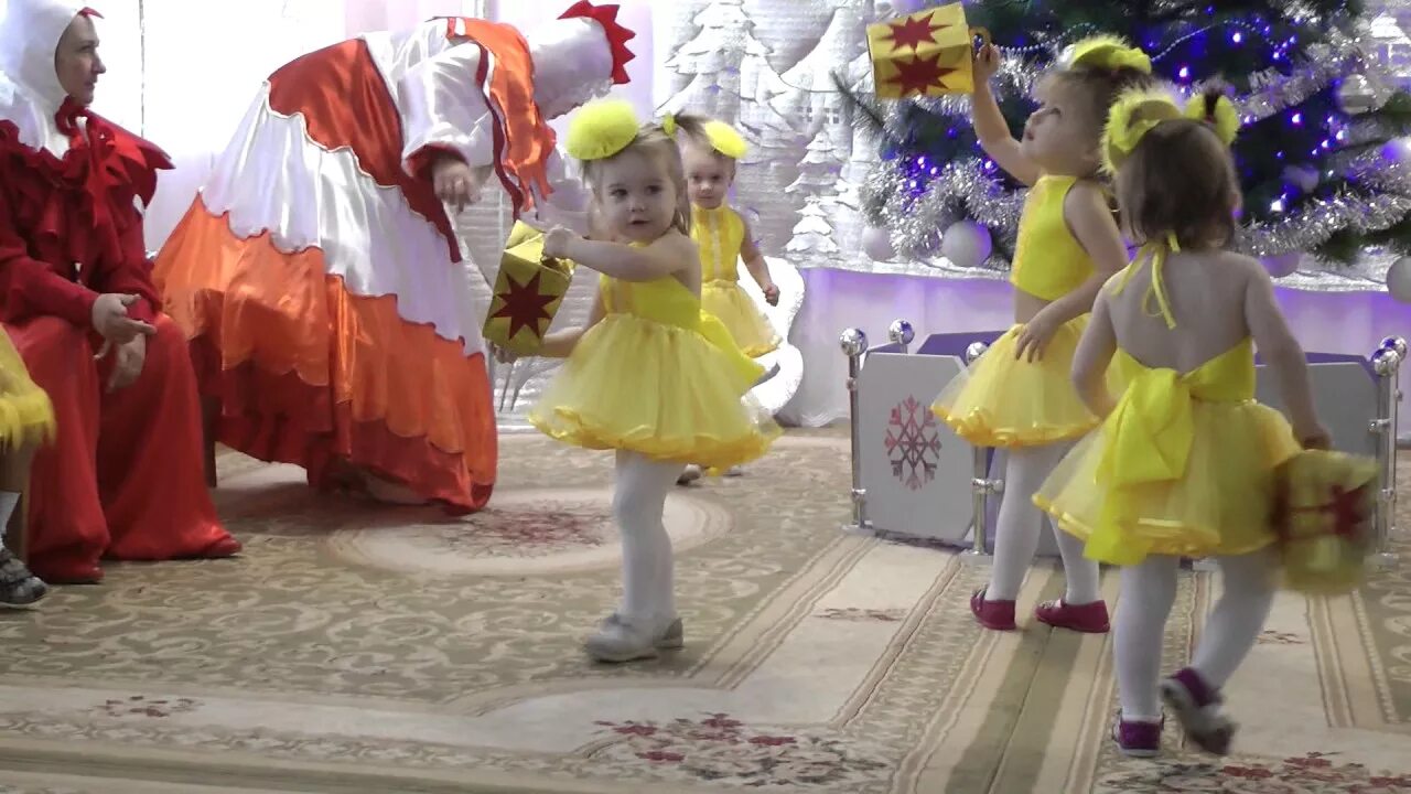 танец с фонариками в детском саду музыка. фонарики для танца в детском саду. танец с фонариками в темноте. фонарики для танца. танцы в яслях.