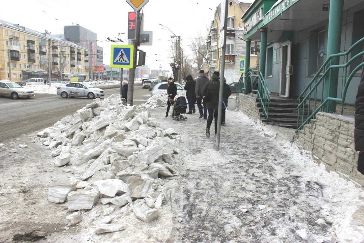 Барнаул снег. Сугробы в Барнауле. Осужденные убирают улицы. Снег в Барнауле сегодня. Прогноз сегодня барнаул