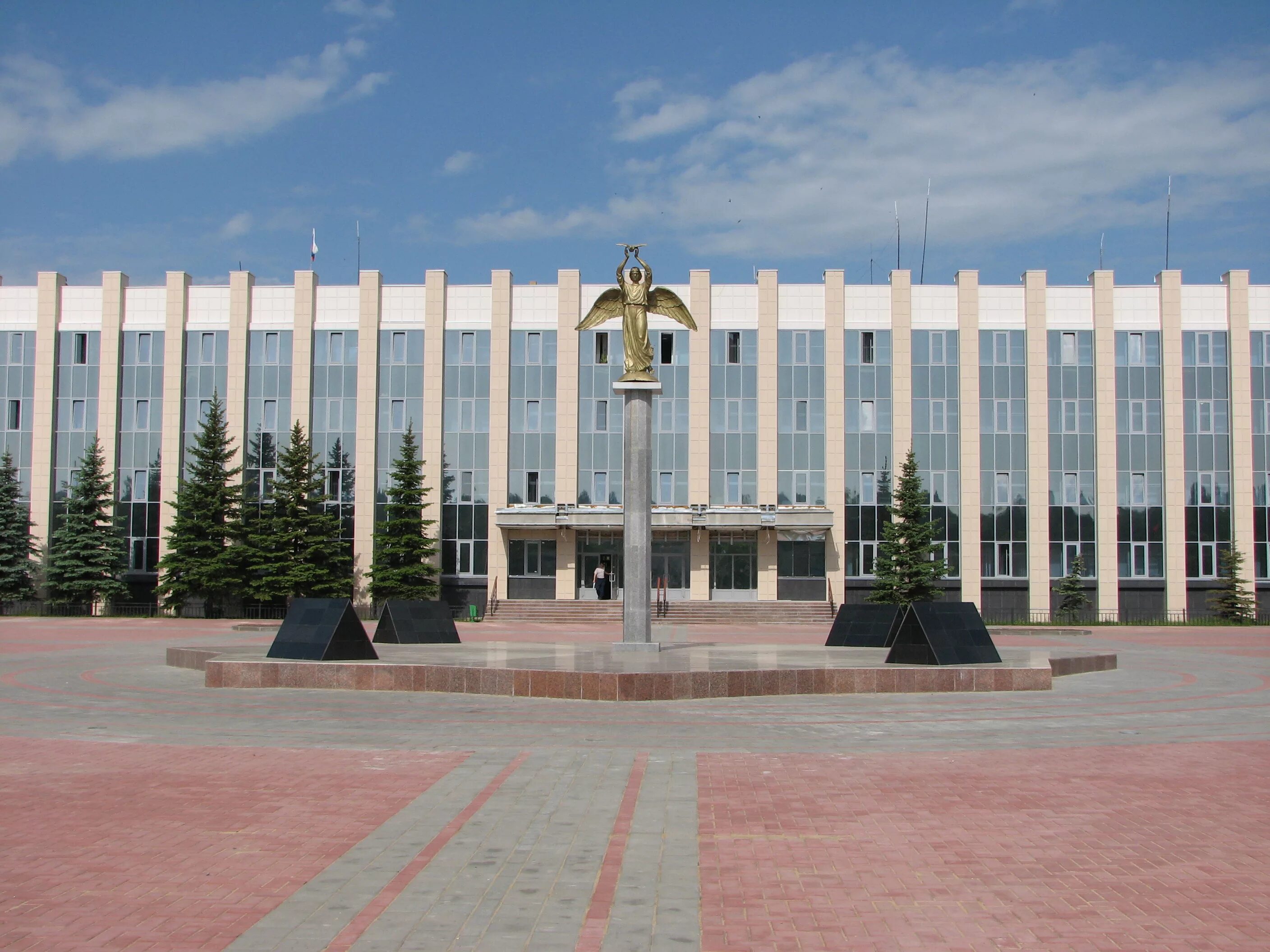 Выксунские городские сайты. Площадь Выкса Нижегородской области. Выкса площадь города. Администрация города Выкса. Здание администрации Выкса.