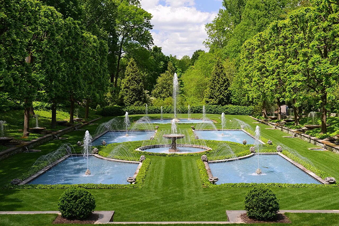 Парк какой прекрасный. Фонтаны Longwood Gardens. Кеннет сквер, Пенсильвания. Гринфилд парк американский. Парк Салли Гарденс. Красивый парк.