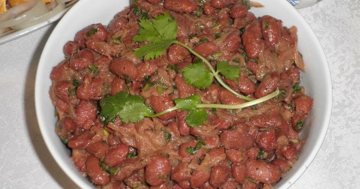 Лобио по-грузински зеленая фасоль. Лобио с красной фасолью. Лобио имерули. Грузинская фасоль лобио. Лобио из фасоли.