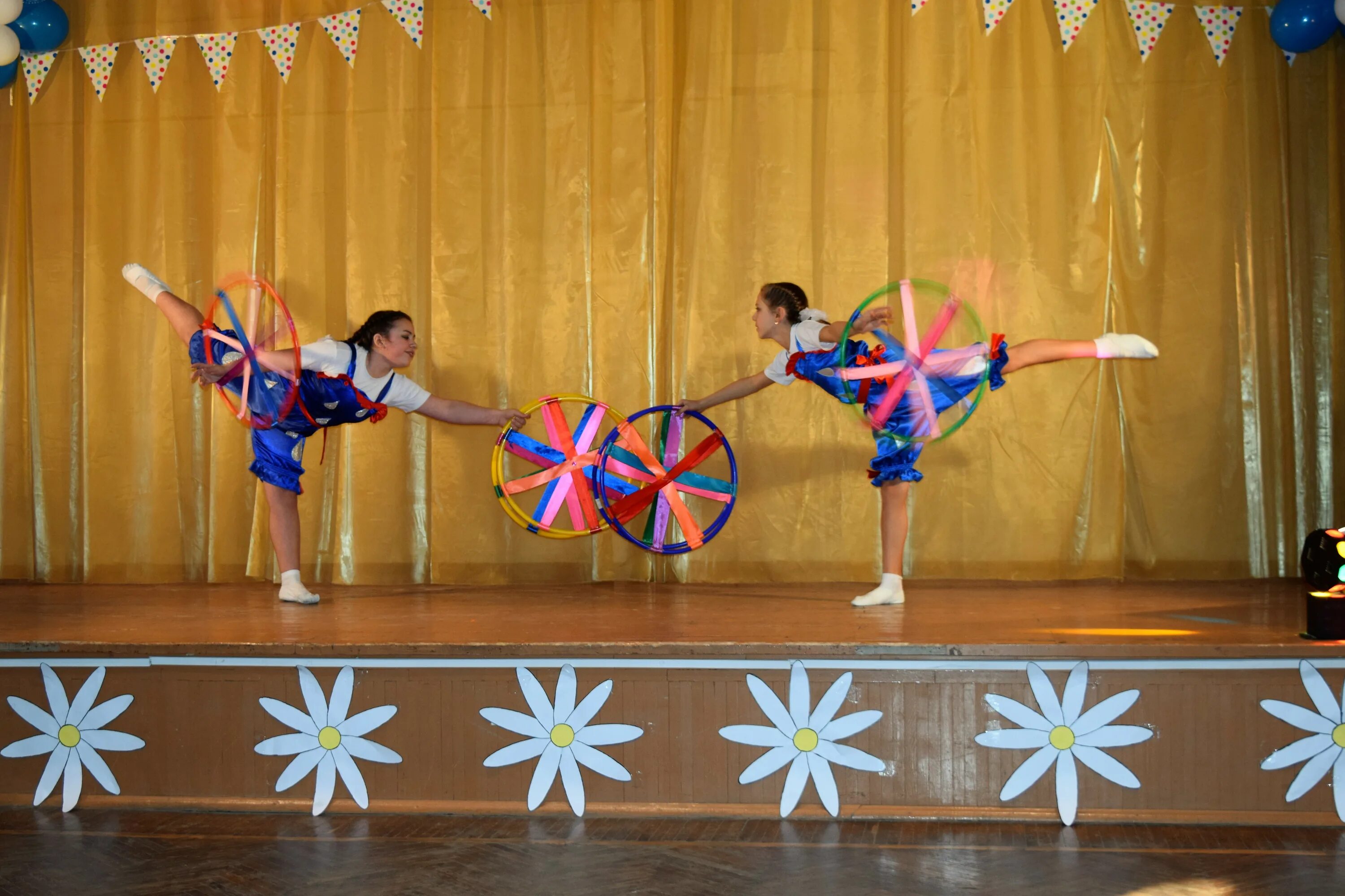 Студия цирка. Цирковая студия липецк. Цирковая студия липецк. Цирковая студия каскад чапаевск. Бим бом цирковая студия новокузнецк.
