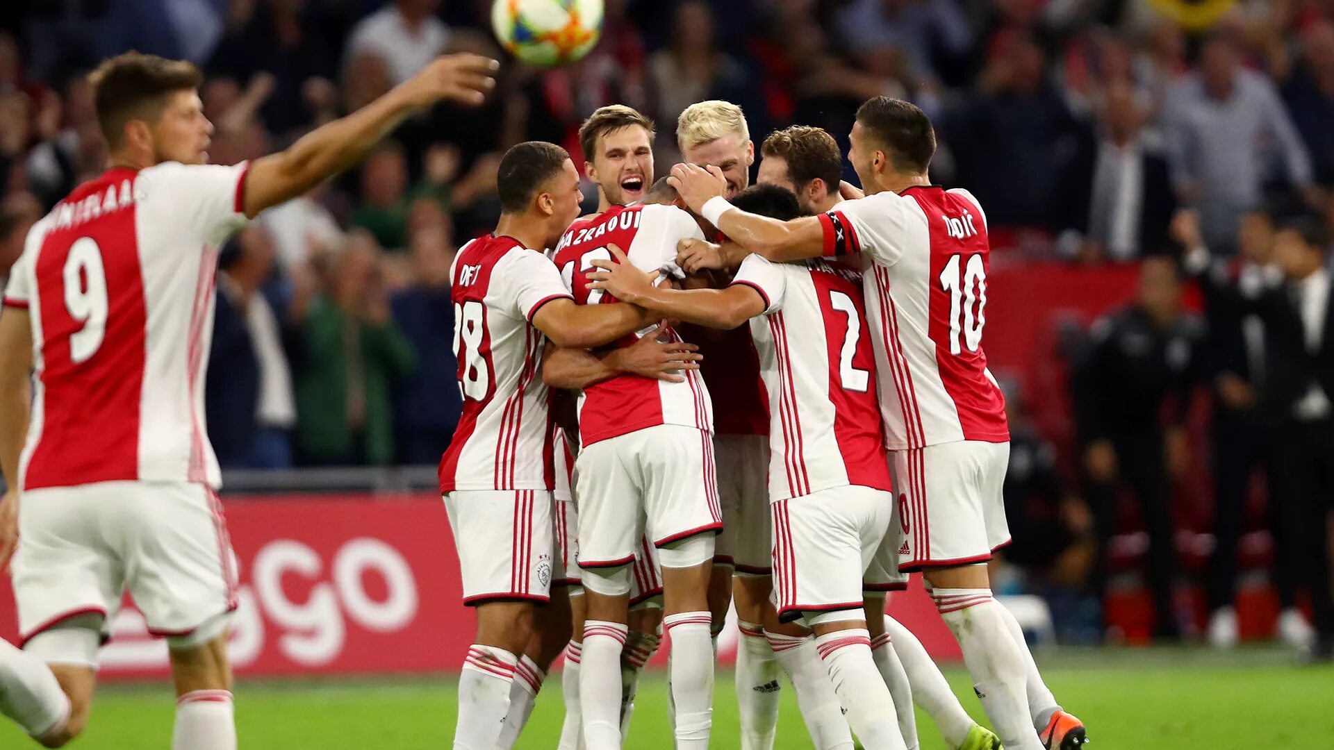 фк аякс состав. аякс 2022 тадич. месси 2023. ариц адурис футболист. федерико македа футболист.