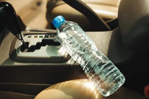 Зачем ставить бутылки с водой
