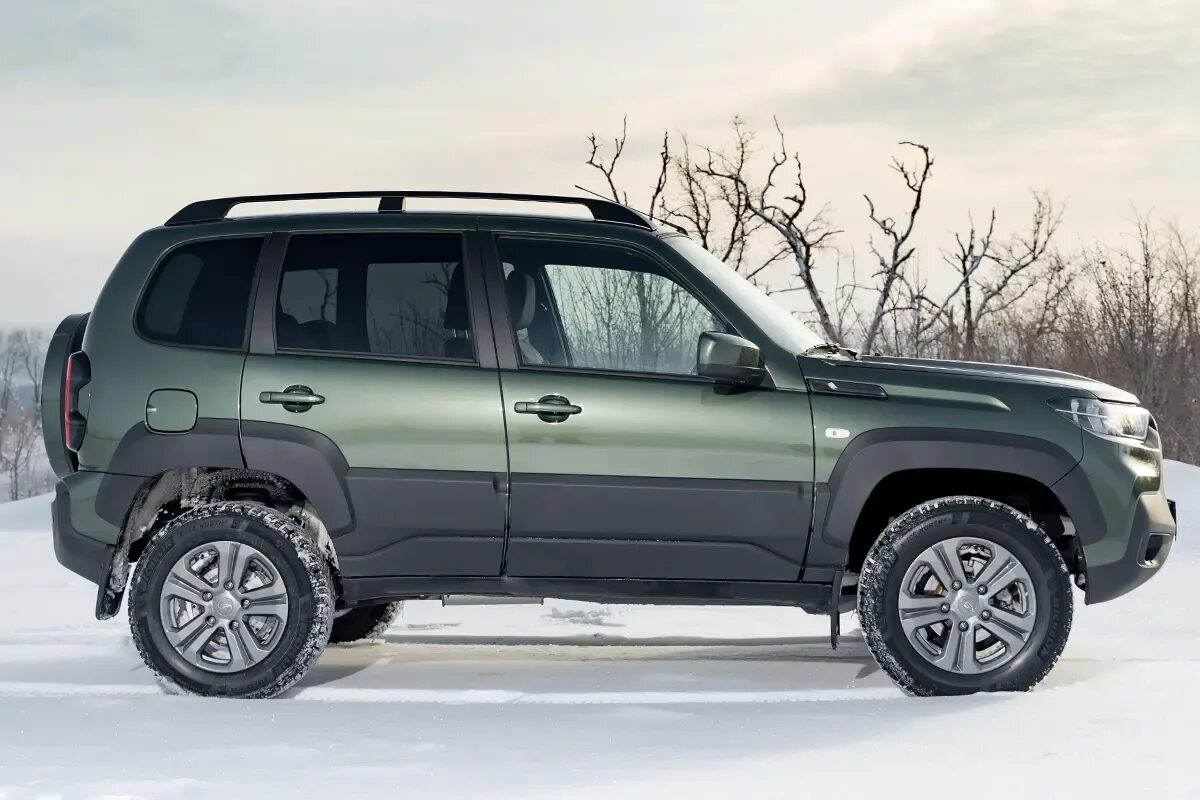 Chevrolet niva travel 2021. Комплект нива тревел. Ковры салона нива тревел. Брызговик нива тревел. Нива 2121 off road.