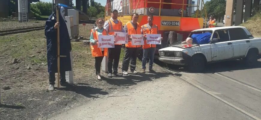 Дтп на переезде курская область. Переезд курск. Аварийный дом курск сумская 15. Дтп на переезде курская область. На переезде бунгурский северный авария.