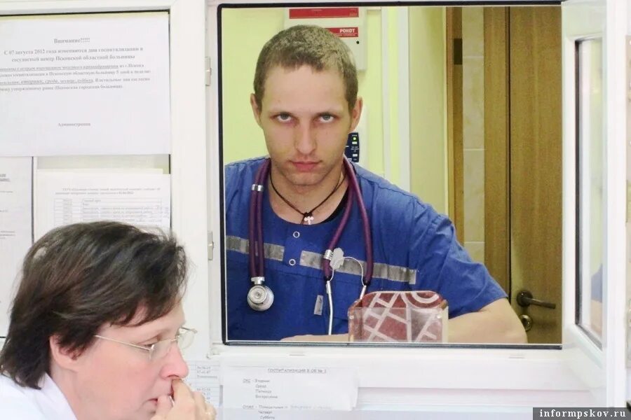 Фельдшер осмп. Скорая помощь россия. Врачи скорой помощи тула. В скорой. Врачи псковский район.