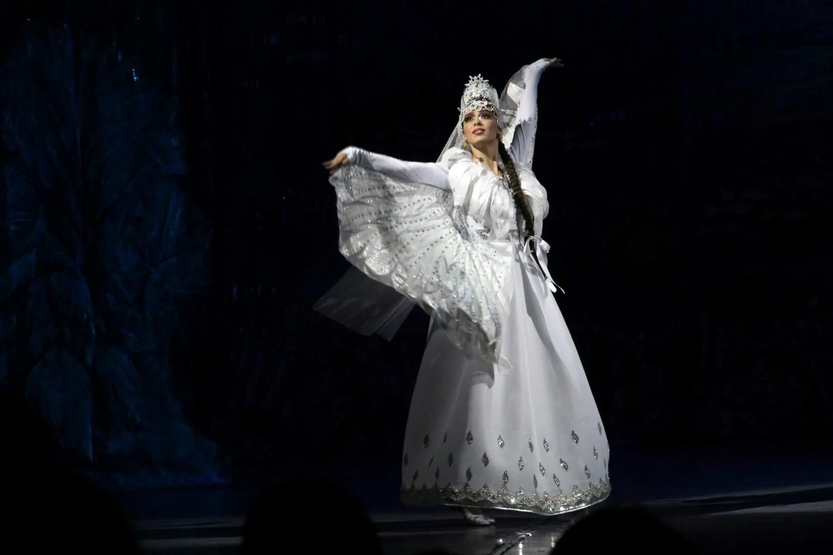 Сказка о царе салтане театр станиславского и немировича-данченко. Опера сказка о царе салтане лебедь. Опера римского корсакова сказка о царе салтане царевна лебедь. Царевна лебедь из оперы сказка о царе салтане. Царевна лебедь корсаков.