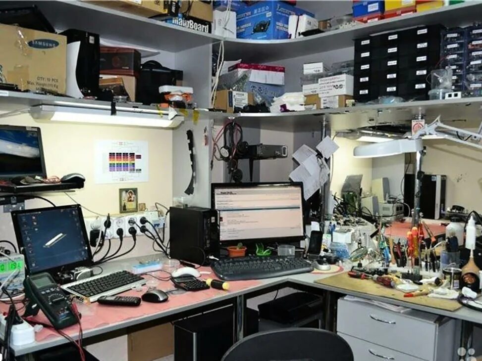 Мастерские ноутбуков. Ремонтная мастерская компьютеров. Ремонтная мастерская компьютеров. Компьютерный сервис центр. Сервисный центр.