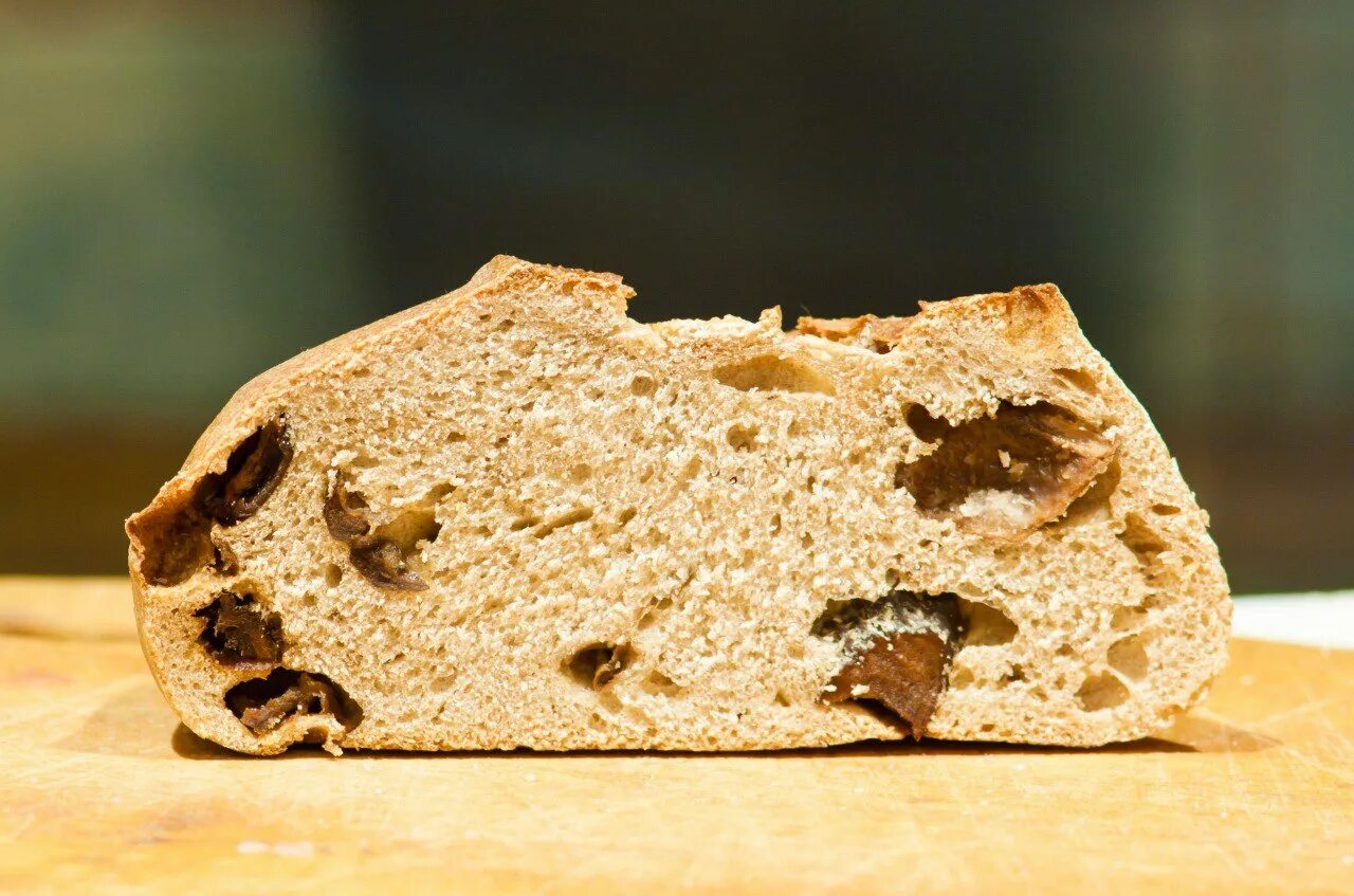 Картофельная палочка в хлебе. Как понять что хлеб готов. Тягучая болезнь хлеба. Полезный хлеб. Буква т хлебом.