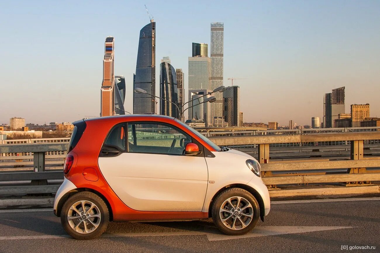 Micro машина. Smart fortwo brabus 2005. Bmw isetta new. Mini e1 электрокар. Малолитражки smart fortwo.
