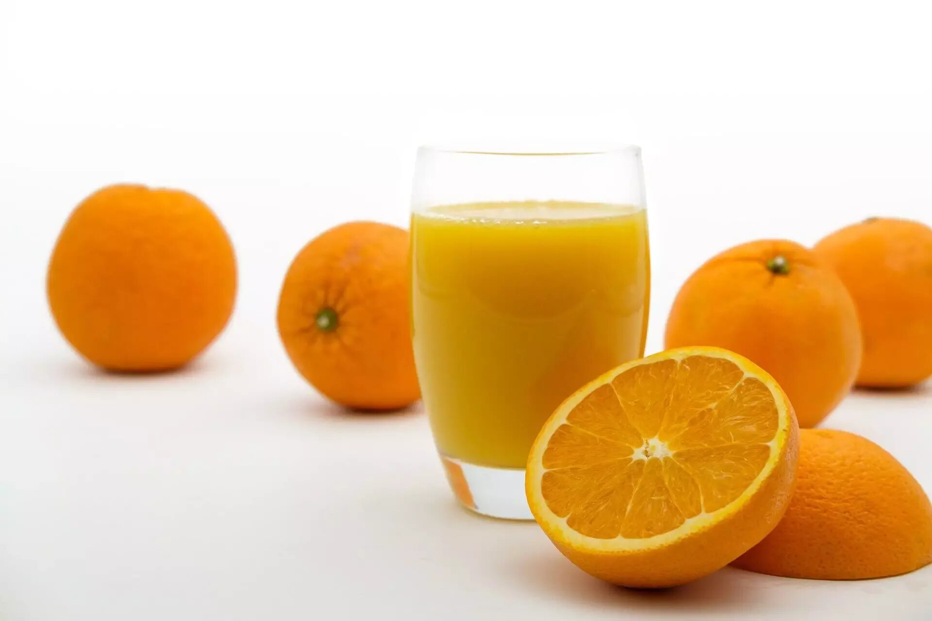 Апельсиновый сок. Апельсины для сока. Апельсиновый Фреш. Полезный сок.