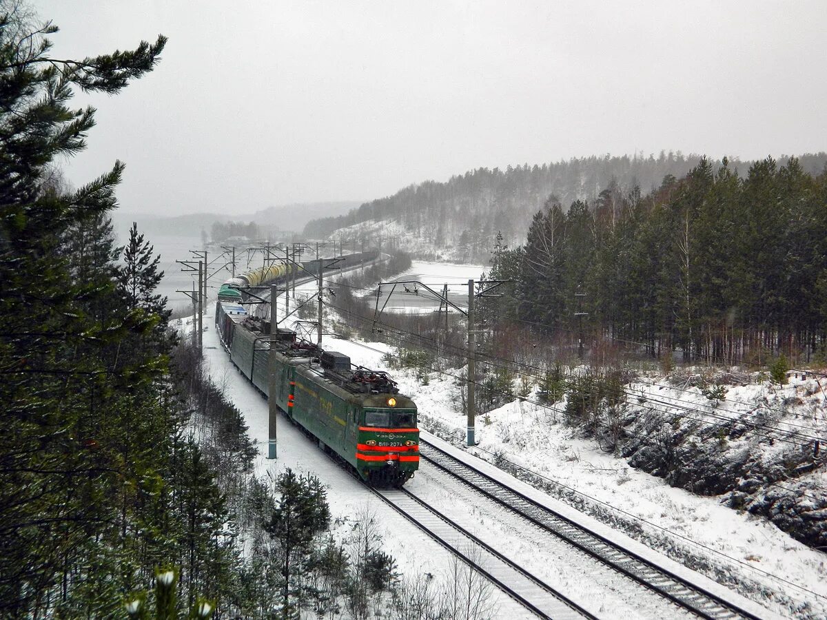 свердло́вская желе́зная доро́га (свжд. вл11 свжд. свердловская дорога ржд. нижний тагил электровоз пассажирский. станция екатеринбург пасс.