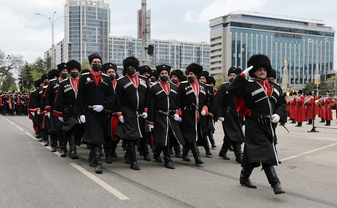 Парад казаков. Парад Кубанского казачьего войска. Краснодар парад казачества. Парад Кубанского казачьего войска 2021. Парад реабилитации казачества в Краснодаре.