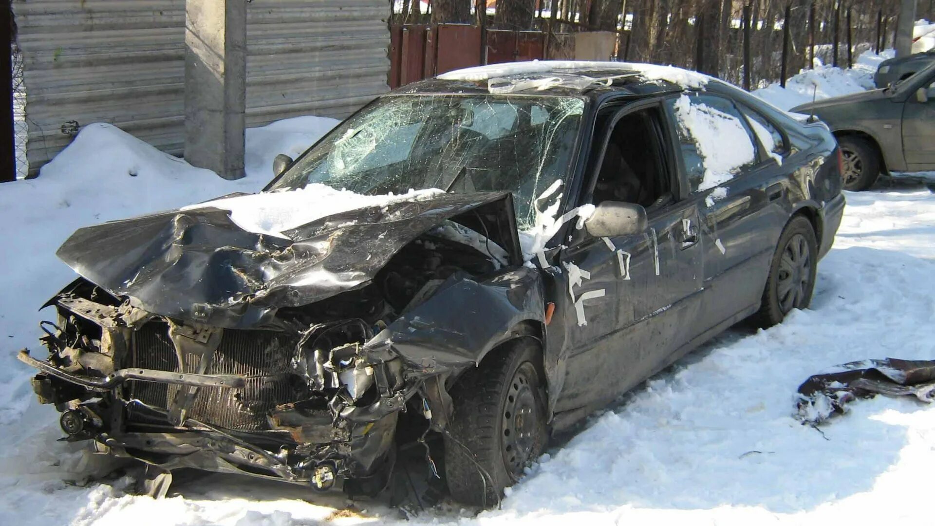 Хонда стрим разбитый зимой. Разбитая машина зимой. Разбитая машина зимой. Разбитая машина зимой. Разбитая машина ваз 2114 зимой.