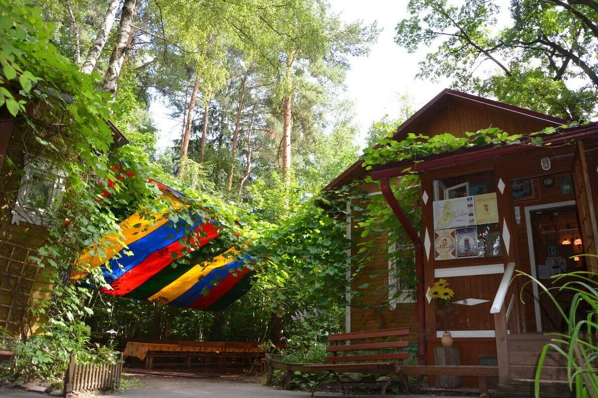 Дом музей Окуджавы в Переделкино. Дом Булата Окуджавы в Переделкино. Дом-музей Евтушенко в Переделкино. Дача Евтушенко в Переделкино. Музей евтушенко