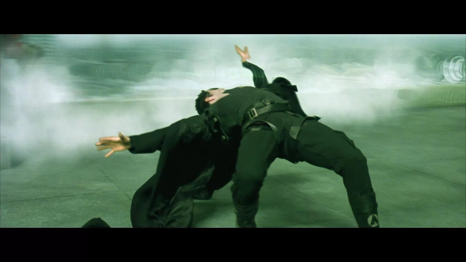 Матрица нео уворачивается от пуль. Матрица уворачивается от пуль гиф. Матрица нео уклоняется от пуль. Мимо пули. Матрица нео уворот от пуль.