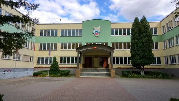 Какую школу окончил