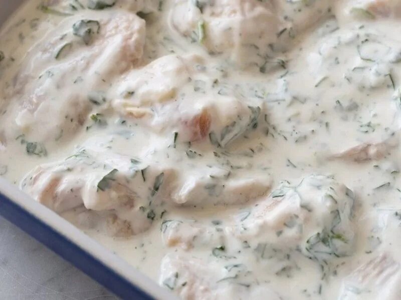 Как замариновать шашлык в кефире. Кефирный маринад. мясо в кефирном маринаде. маринад из кефира для курицы. курица в кефире шашлык.