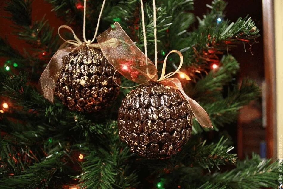 Adornos para el árbol de Navidad con piñas de pino Рождественские поделки, Рожде