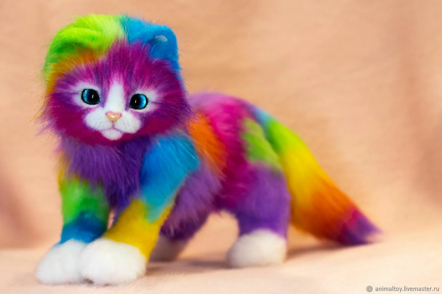 Радужные кошки игрушки. Радужная кошка кукла.