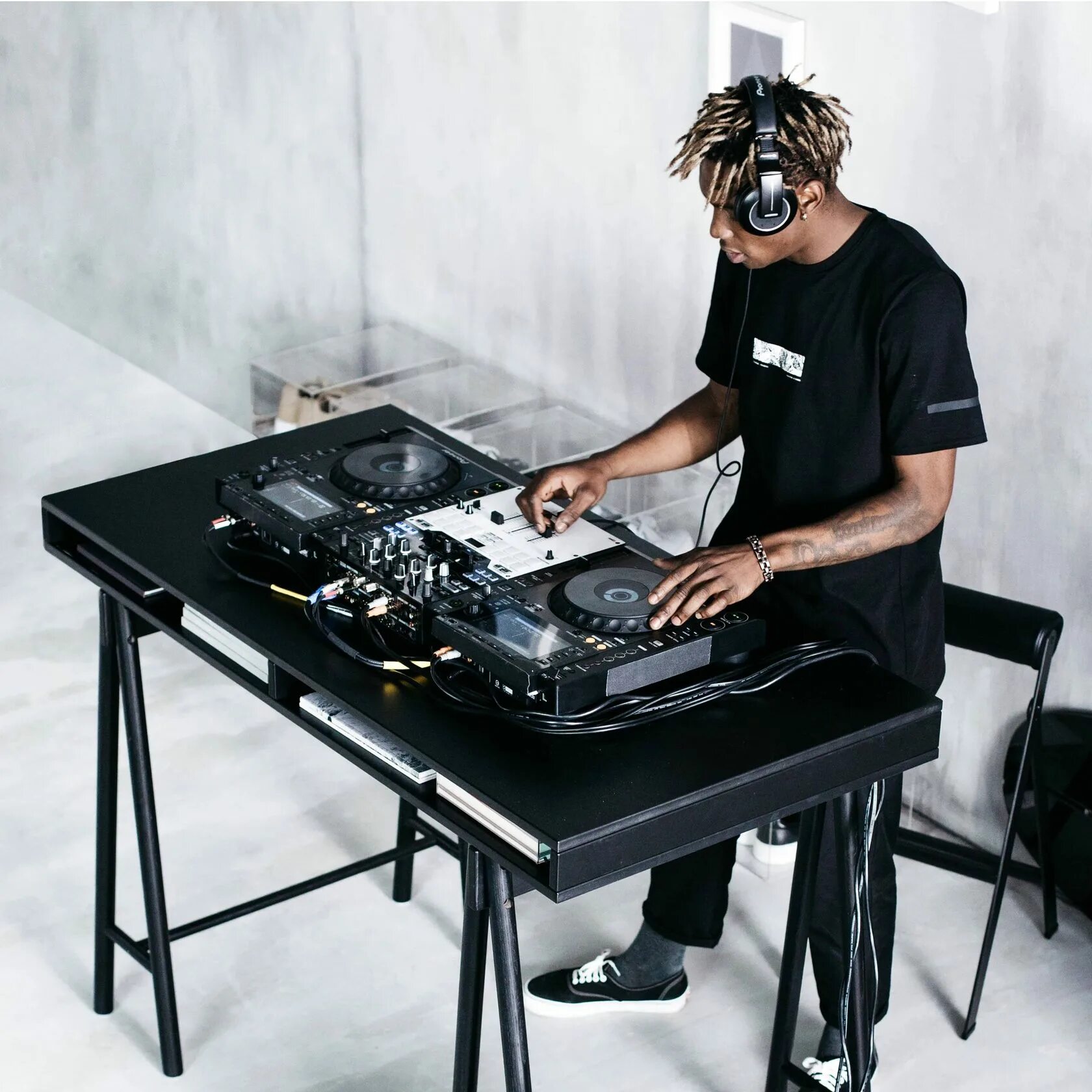 Take control dj