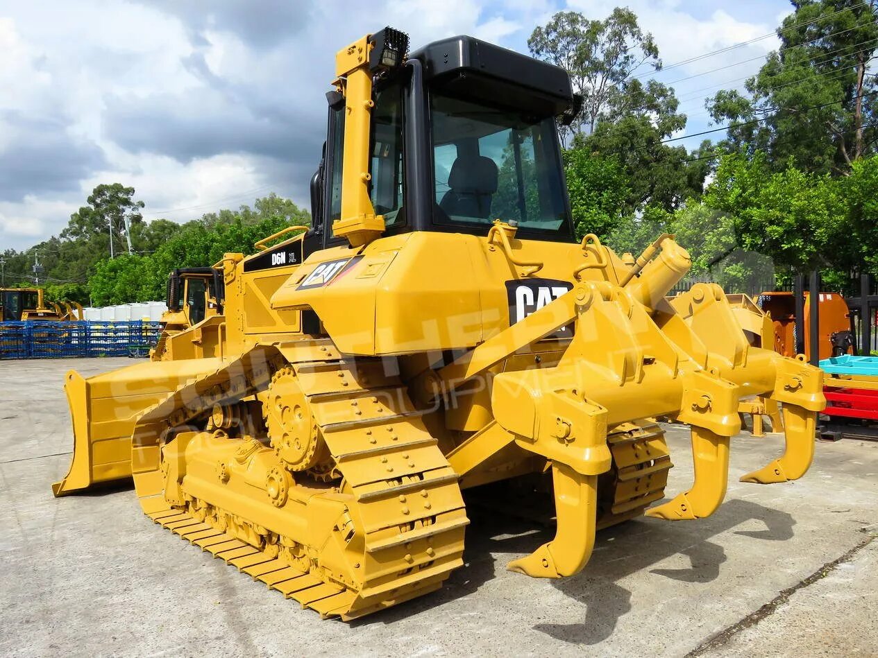 Caterpillar d6n XL. Бульдозер Cat d5r2. Бульдозер Катерпиллер d6n. Caterpillar 690d.