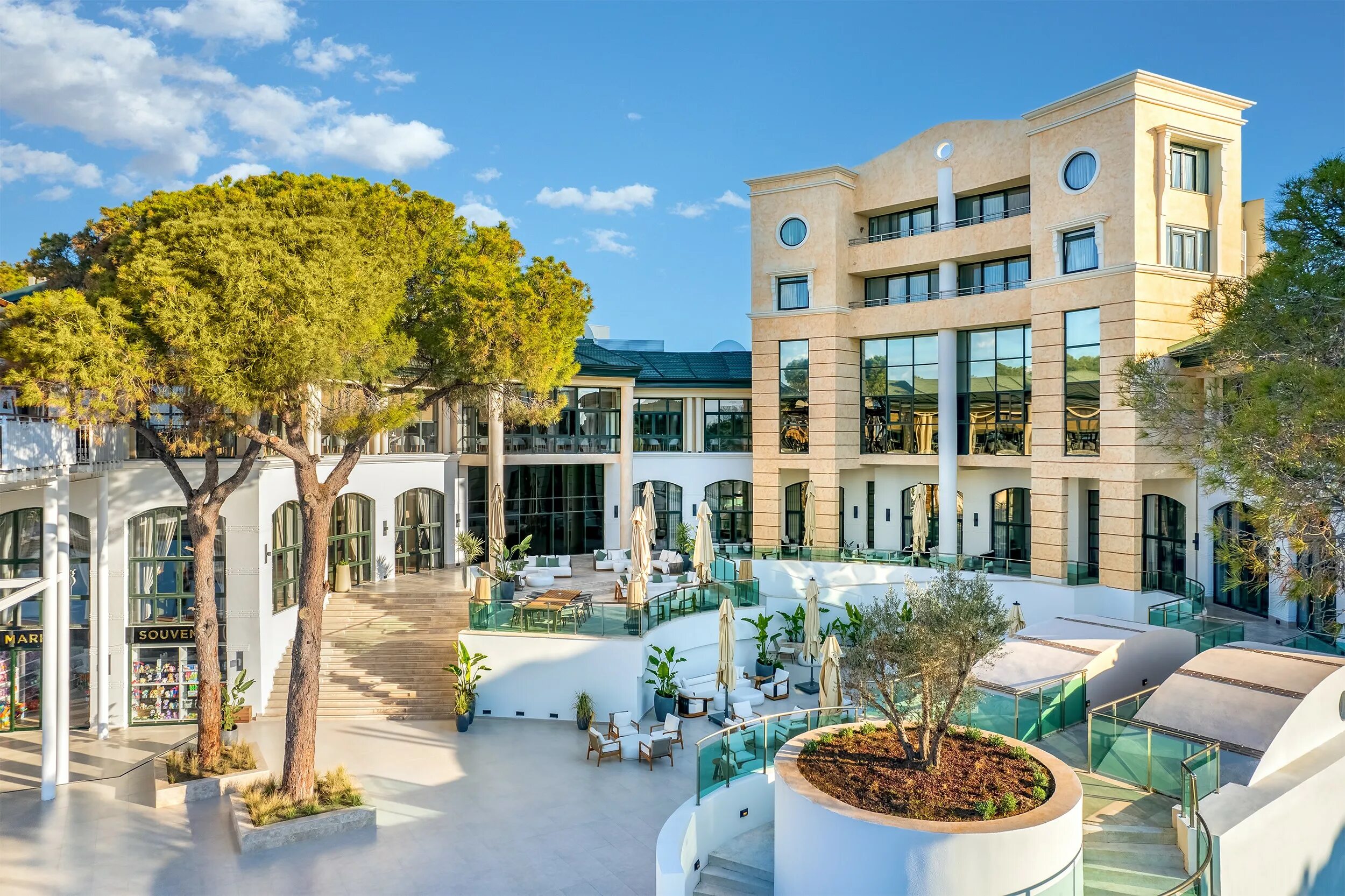 Риксос даунтаун анталия. Rixos tekirova 5 кемер. Rixos premium tekirova 5 турция. Rixos sungate 5 отель. Отель сангейт турция.