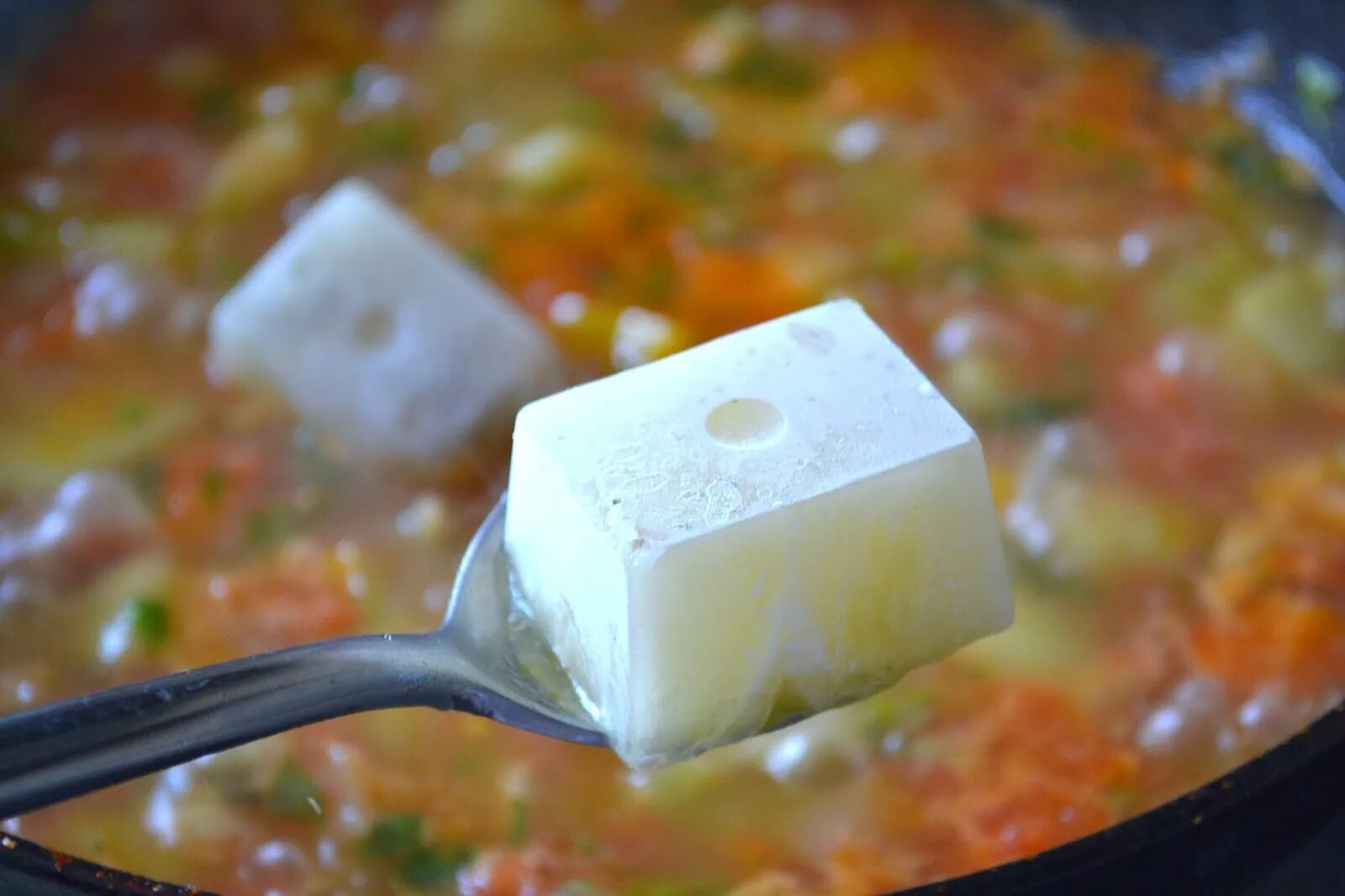 Бульонный. Кубики для бульона. Дьявольские продукты. Кубики для бульона. Мясные бульонные кубики.