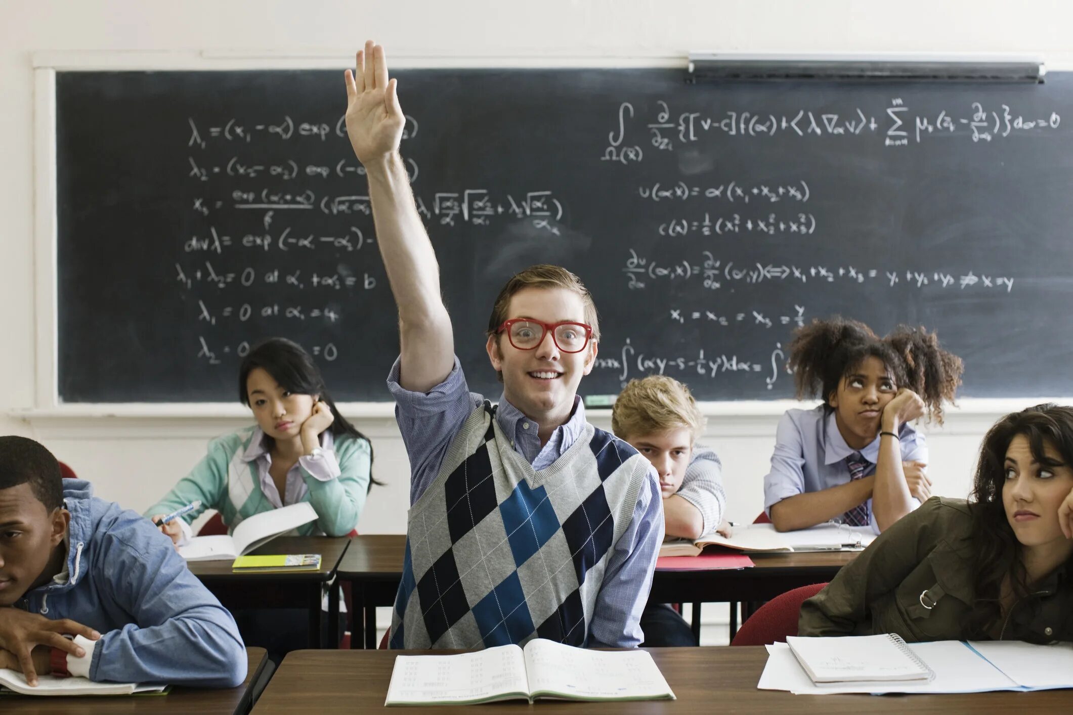 Teacher floating in class scary. Экзамен учителя и студенты. Учитель и ученики экзамен. Зачет студент и преподаватель. Студент и преподаватель на экзамене.