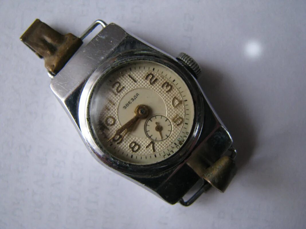 Часы в прошлое. Часы прошлого века. Старинные часы. Женские часы винтажные готика. Часы прошлого.