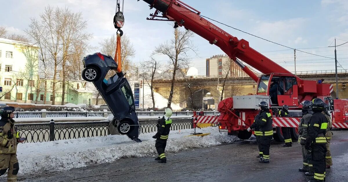 Гиб москва. ДТП на реке Яуза.