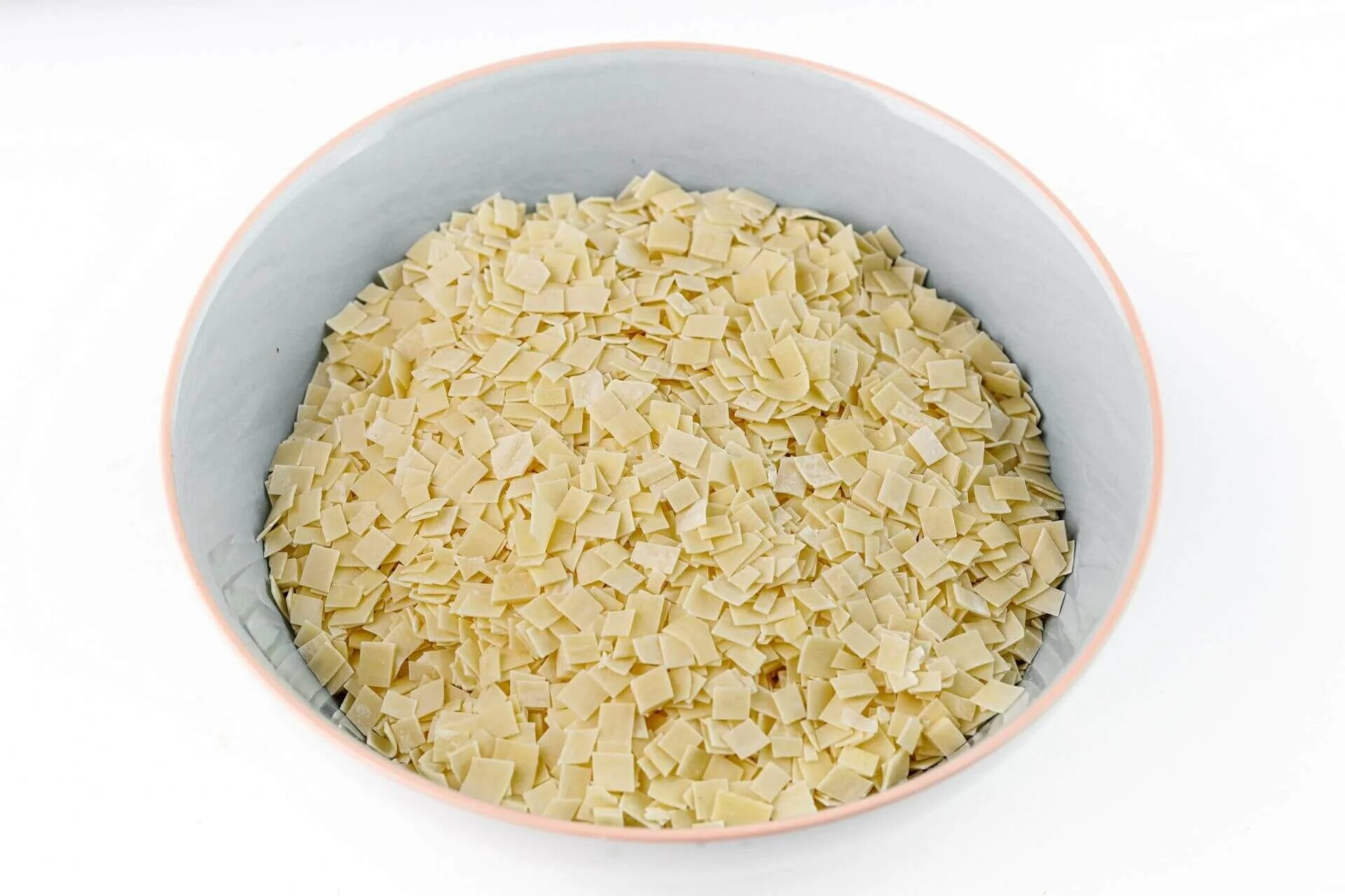 Лапша просто. Лапша с желтым рисунка. Вермишель любительская. Лапша для детей. Украшение лапши.