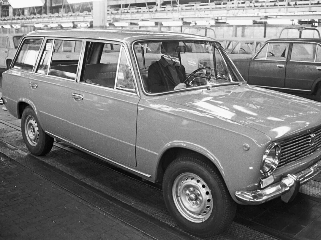 1971 год купить. ВАЗ-2102 «Жигули». ВАЗ 2102 универсал. ВАЗ 2102 С завода.