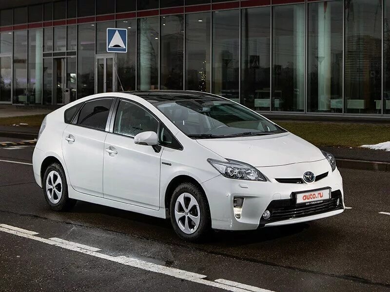 Приус 2015 года. Toyota Prius 2015. Toyota Prius 2012. Toyota Prius 2015 Hybrid. Toyota Prius белый.