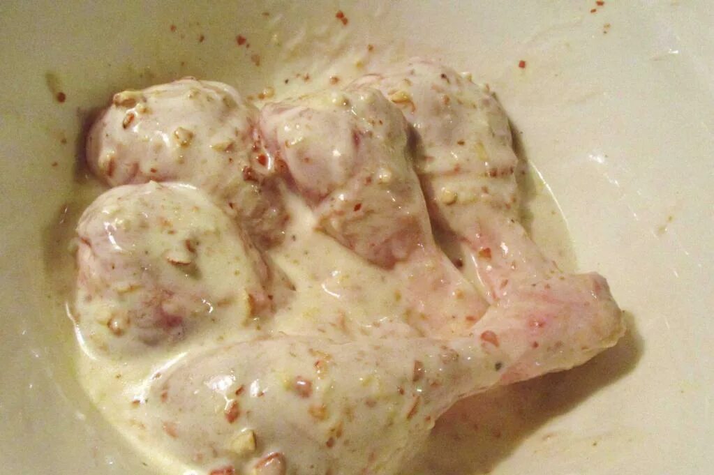Шашлык из курицы на кефире. Курица в кефире. курица в кефирном маринаде. маринад для курицы на кефире. маринад из кефира для курицы.