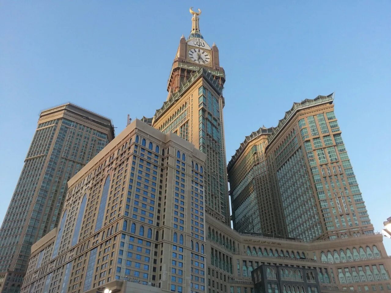 Башня Абрадж Аль-Бейт. Часовая башня Абрадж Аль-Бейт. Королевская башня Абрадж Аль Бейт. Часовой башне Абрадж Аль-Бейт в Мекке. Башня в мекке